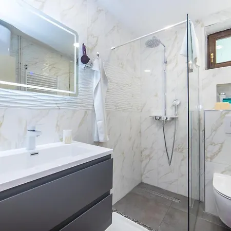 Topic Apartment *