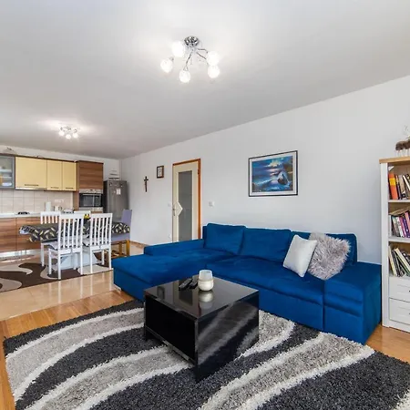 Apartman Topic *