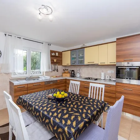 Topic Apartment *