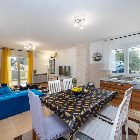 Topic Apartment